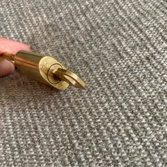 Louis Vuitton Lock/Key Set🌟🌟INCLUDES GOLD LINK CHAIN FOR $125 BUY NOW PRICE - Picture 6 of 8